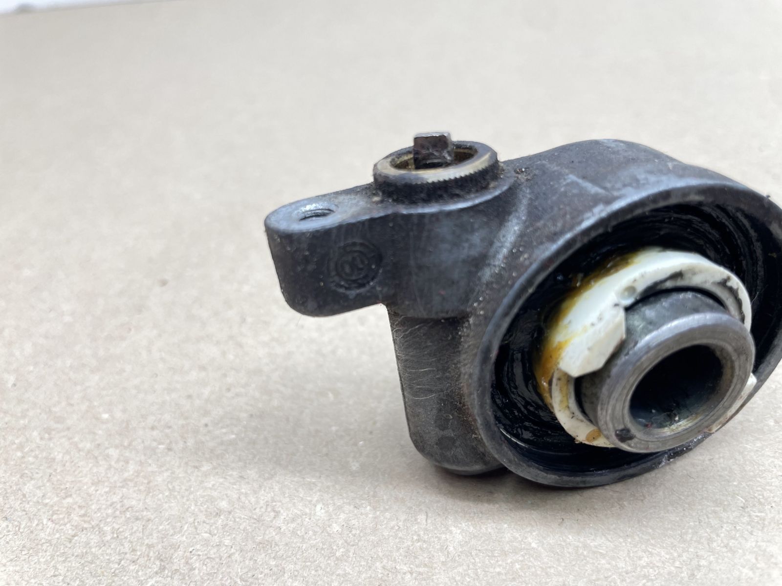Honda X8R  - original Tachoschnecke Tachoantrieb speedometer drive  (119)