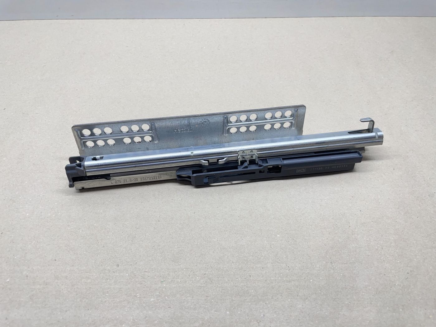 1x Hettich Vollauszug LINKS Quadro V6 YOU M (30 kg) mit Silent System 270 mm EB21