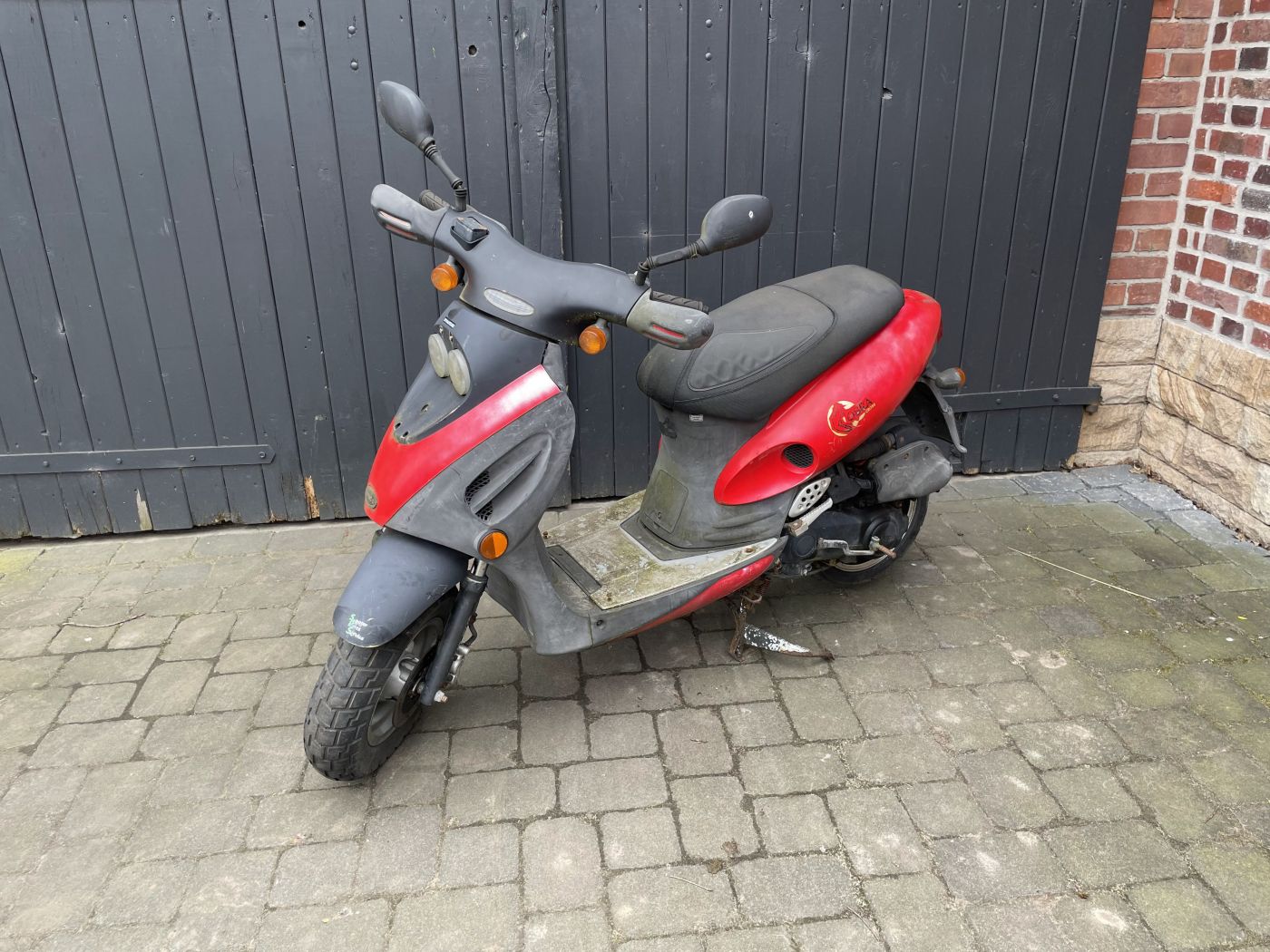 Kymco Cobra Cross - original Helmfach Staufach  (114)