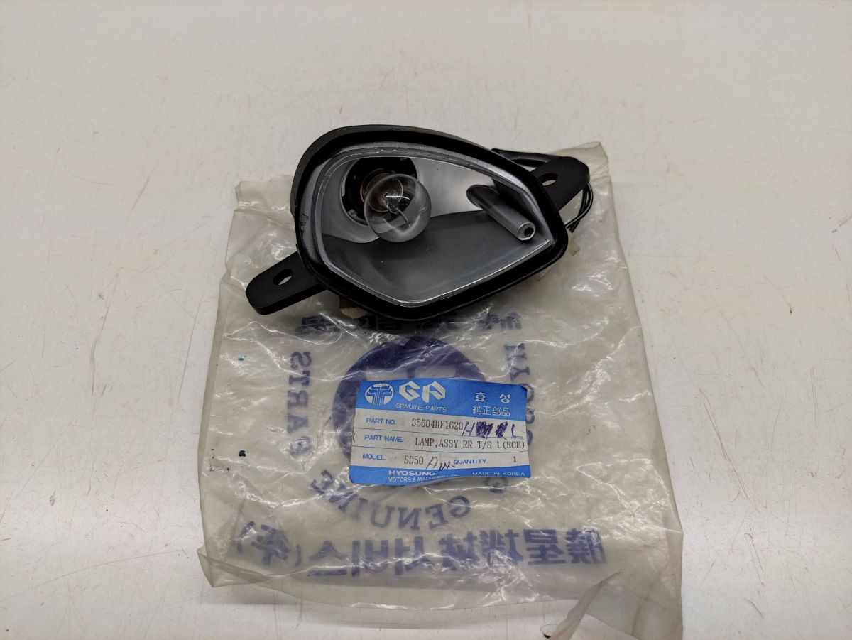 Hyosung Avanti - Blinkergehäuse hinten links NEU Blinker ! (38-1)