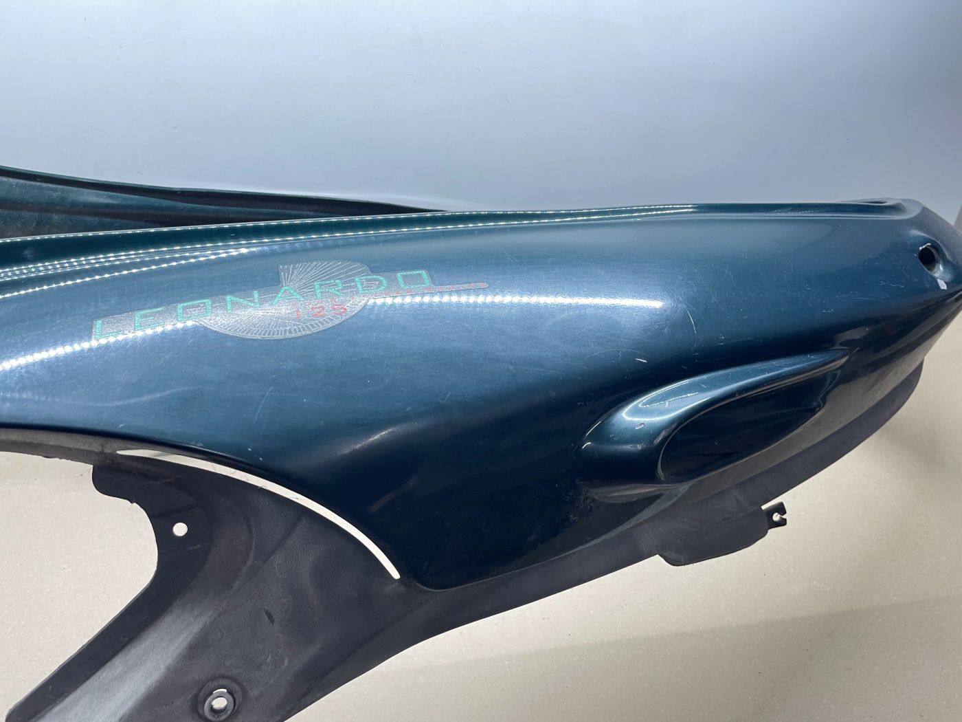 Aprilia Leonardo 125 - Heck Verkleidung Abdeckung Backe fairing (109-1)