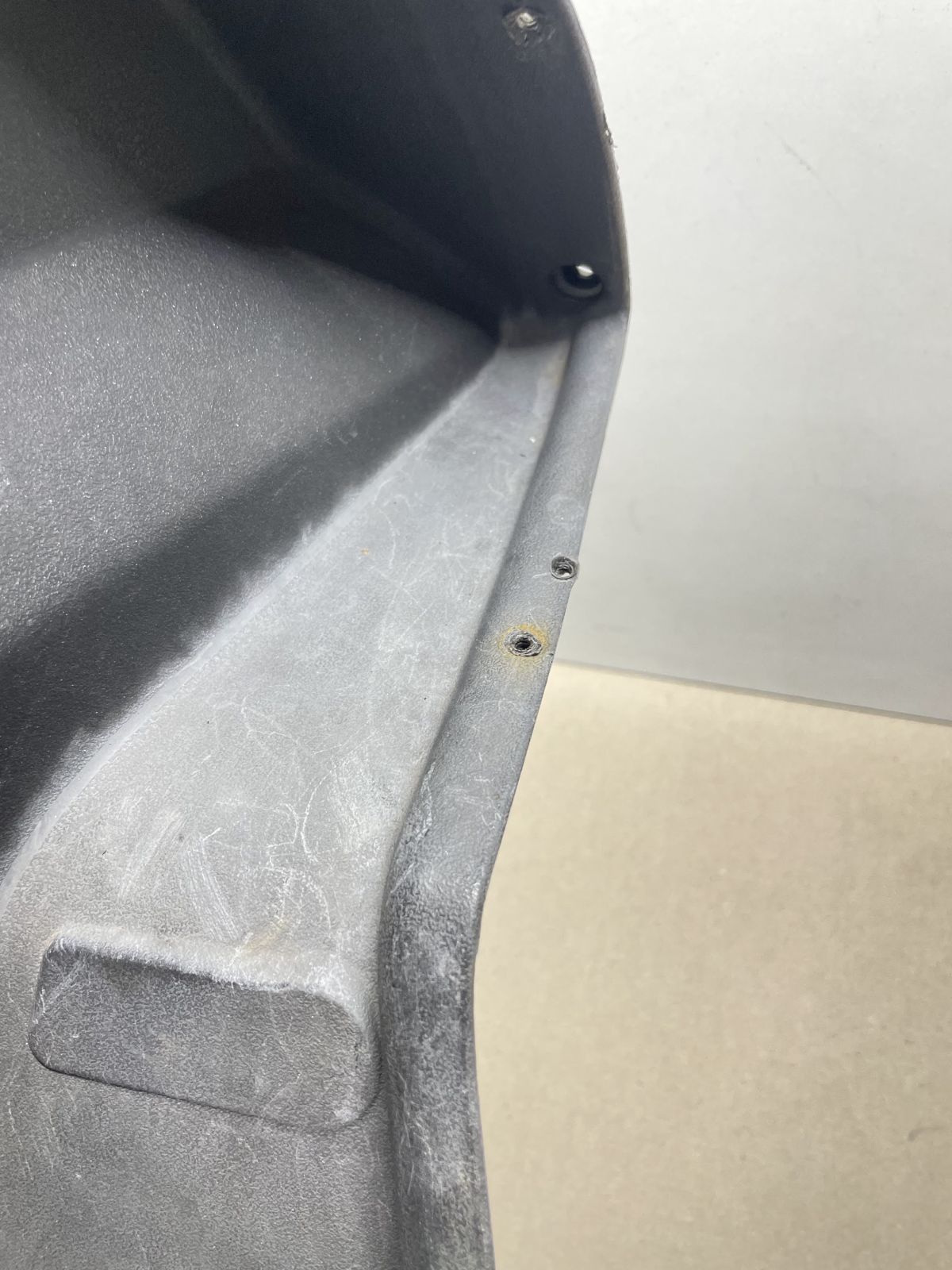 Aprilia SR50 R - Beinschild Innenraum Verkleidung Abdeckung (93)