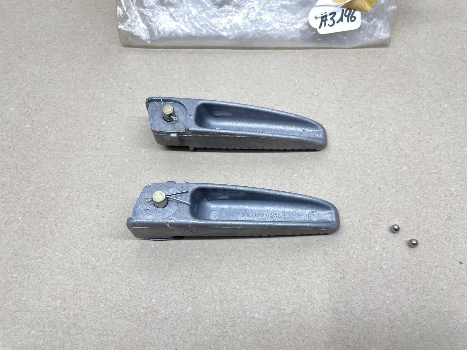 Derbi Paddock Predator Hunter 50 - ORIGINAL Fußrasten links + rechts footrest (118-25)