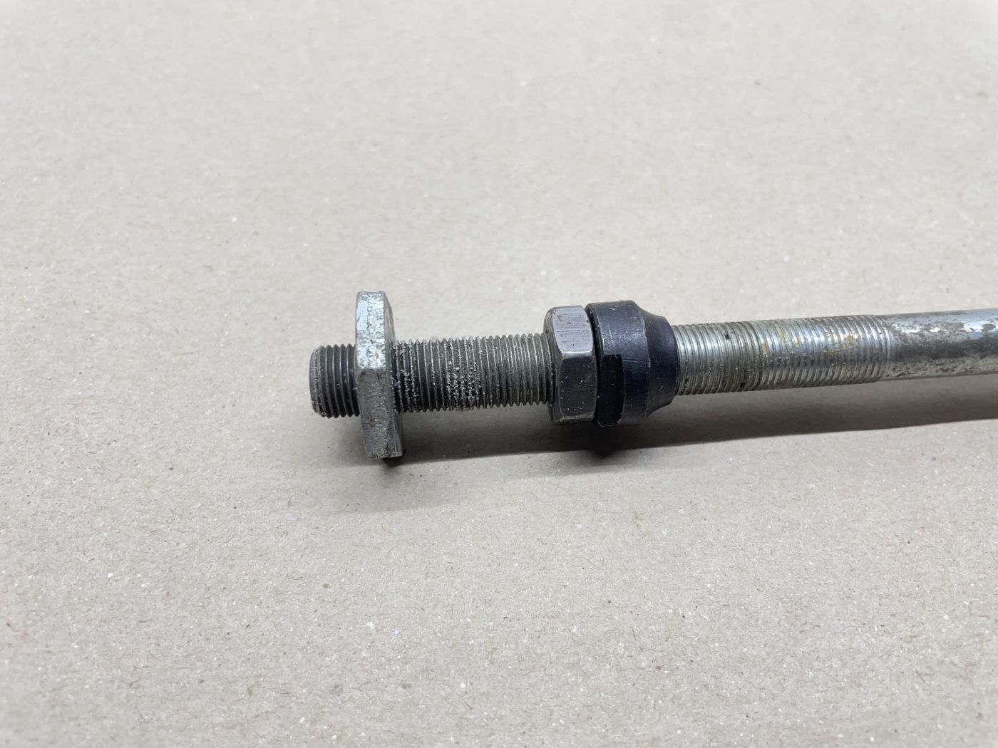 Kynast Mofa ? Hinterradachse 190mm NOS Mutter Konus Europa KML   (39-48R)