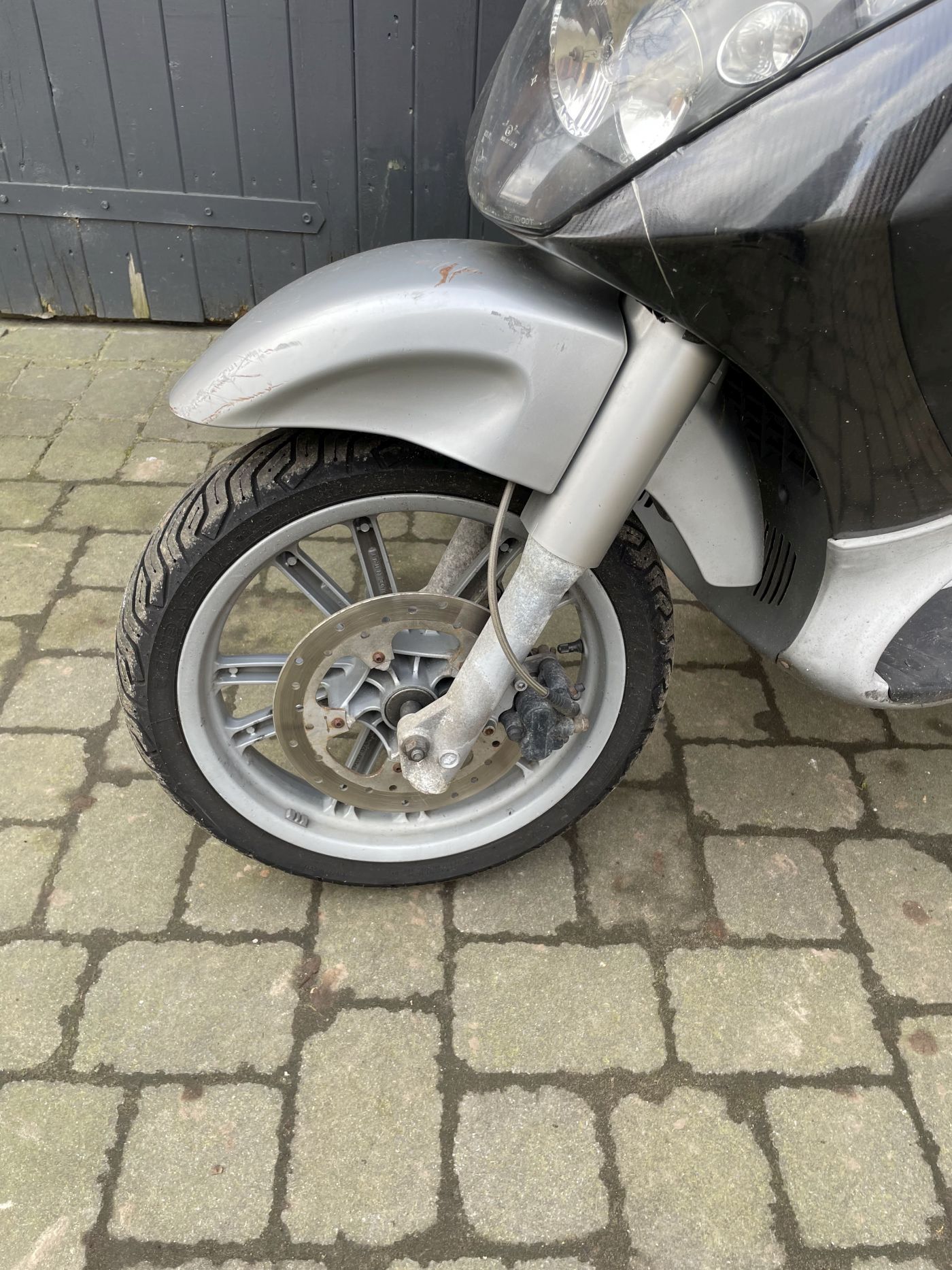 Piaggio Beverly 125 - Kotflügel Spritzschutz Verkleidung vorne Abdeckung fairing (110)