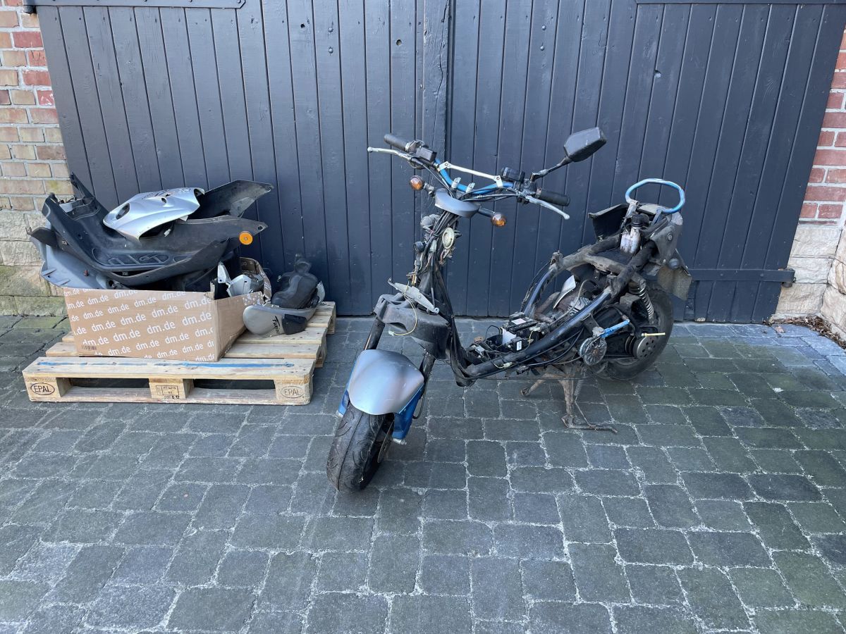 Peugeot TKR Furious 50 -  Lenkerarmatur Gasgriff Gaszug E-Start Schalter (89)