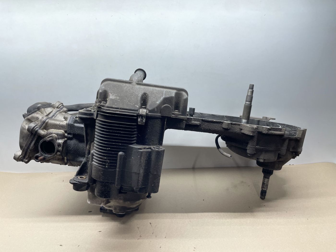 Piaggio Beverly 125 - Motorblock Kurbelwelle Getriebe Zylinder Anlasser engine (110)