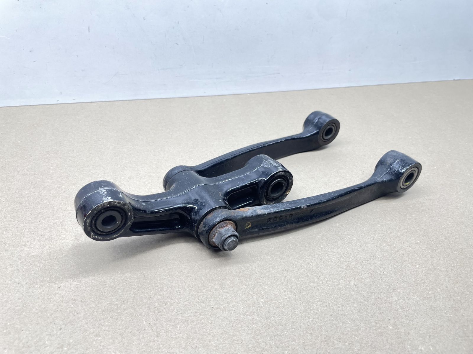 Suzuki GSX 600 F - Federbeinumlenkung Knochen Umlenkung strut linkage (118-24)
