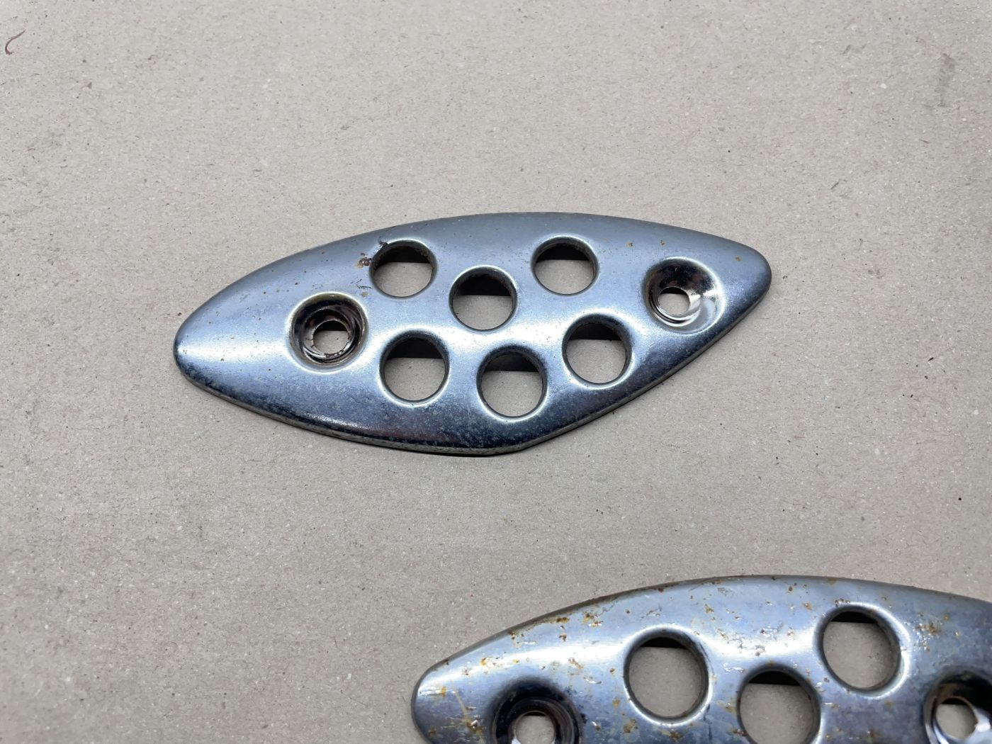 Ering / Baotian BT49QT-7  Verkleidung Fußraste Abdeckung Fußablage (102-14)