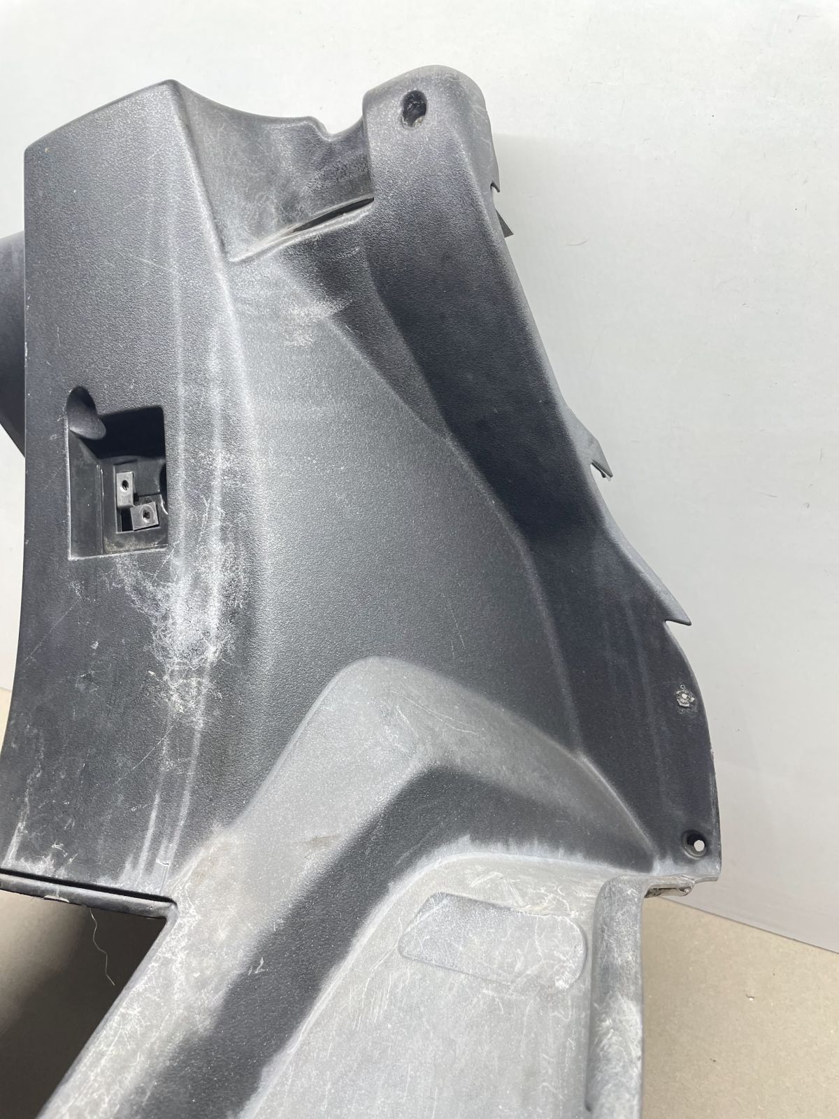Aprilia SR50 R - Beinschild Innenraum Verkleidung Abdeckung (93)