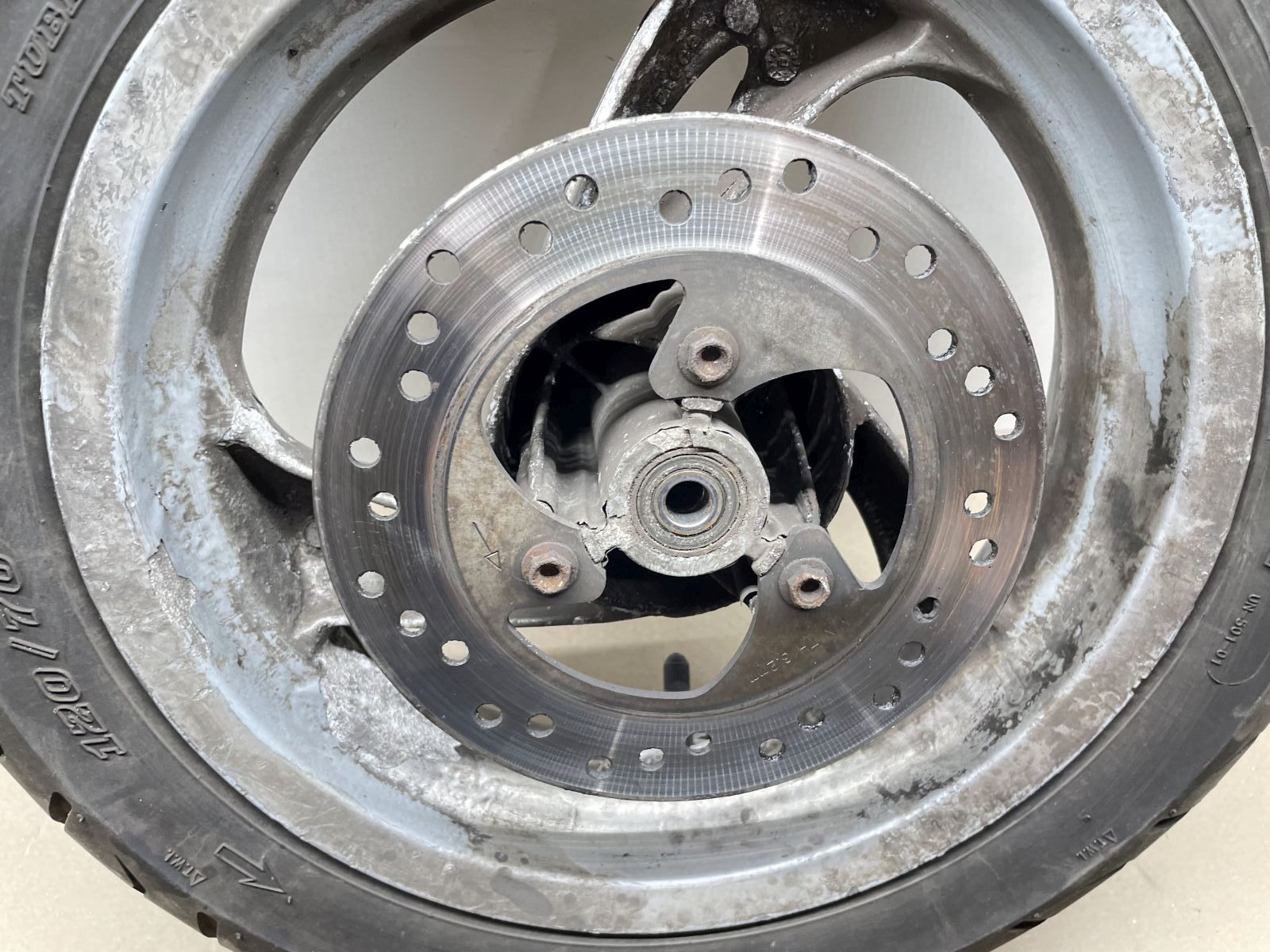 Aprilia Gulliver 50 - Vorderrad Reifen Felge vorne front wheel (76)