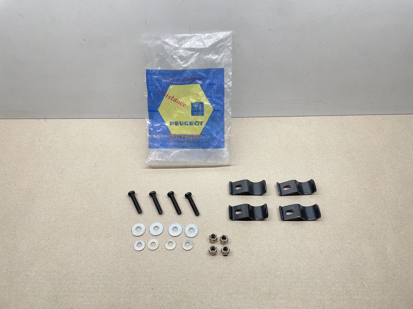 Peugeot SV SC Elystar etc. Befestigungsmaterial Halteplatte Topcase Koffer (39-80R)