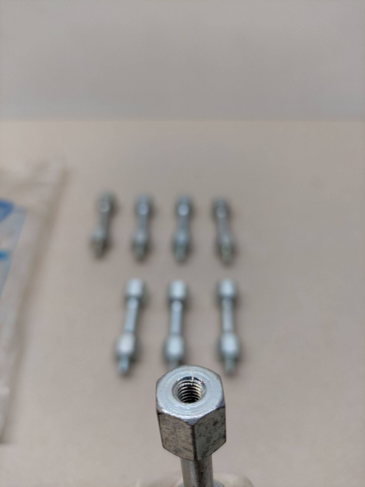 Peugeot 101 103 - ORIGINAL Distanzstück Seitendeckel Verkleidung Motor (39-10)