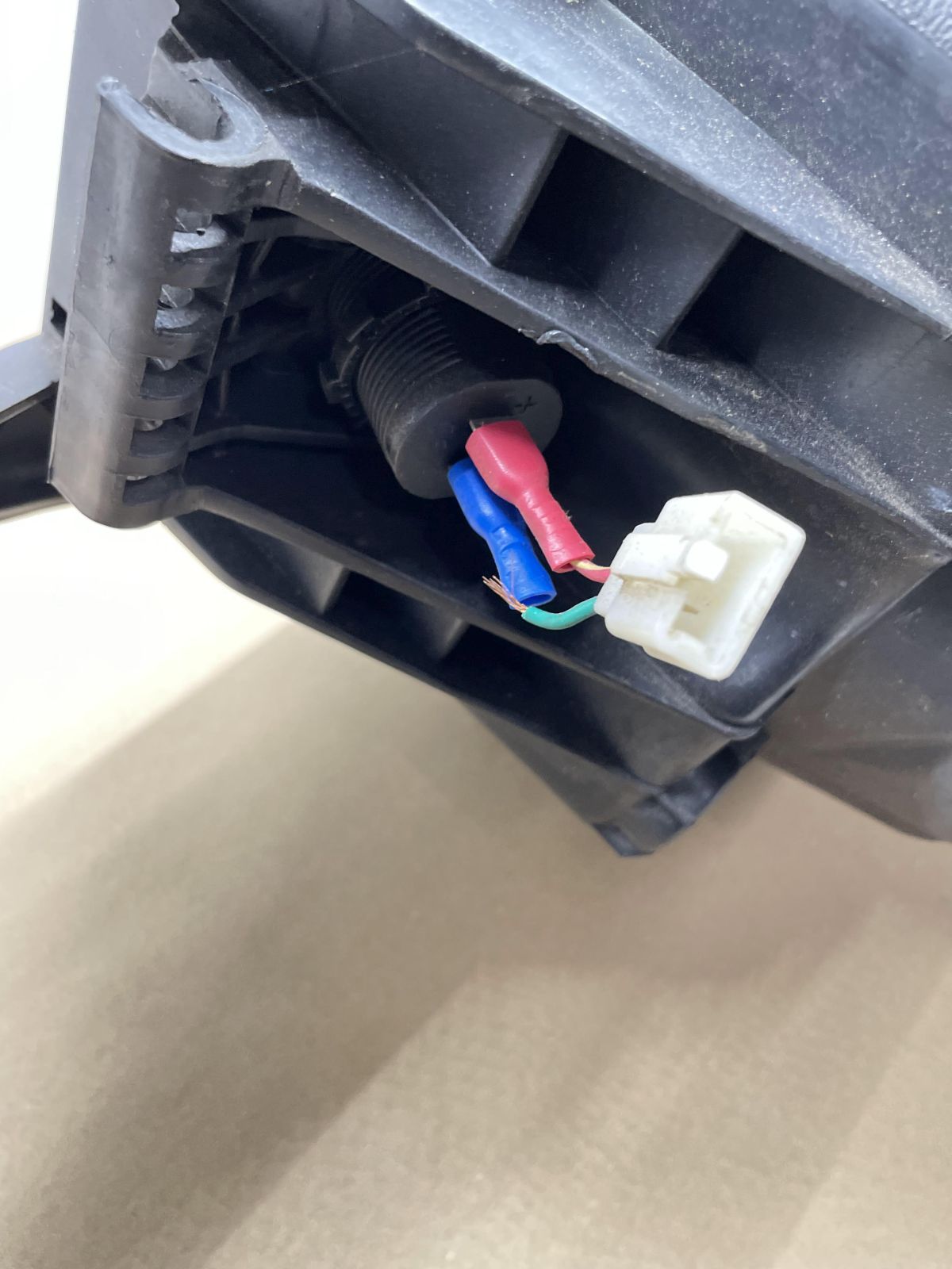 Peugeot Speedfight 3 4T 50 - original Helmfach Staufach Verkleidung (87)