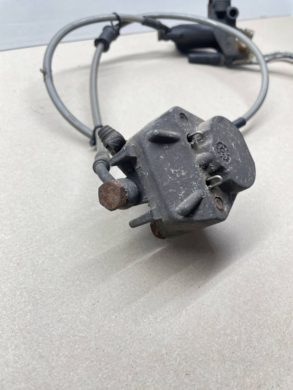 Peugeot TKR Furious 50 - AJP Bremse vorne Bremspumpe Bremszange Leitung (89)