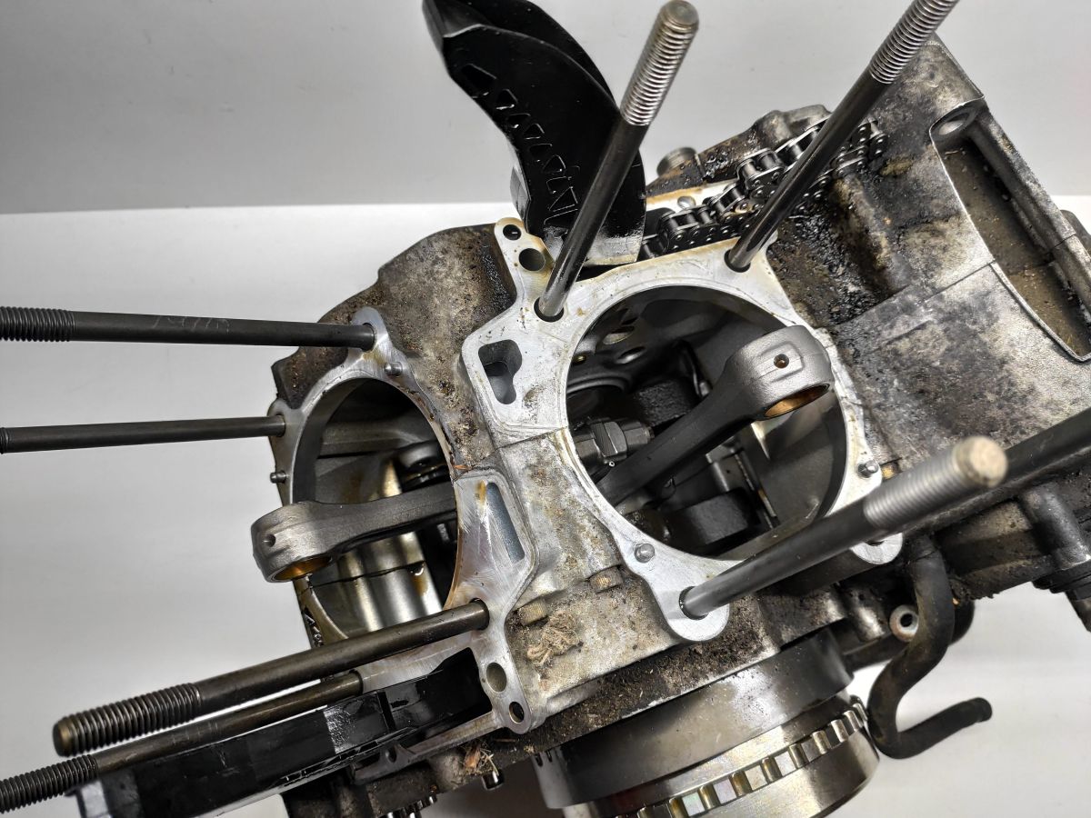 Aprilia Caponord ETV 1000 ABS - Motorblock Motor Kurbelwelle Getriebe