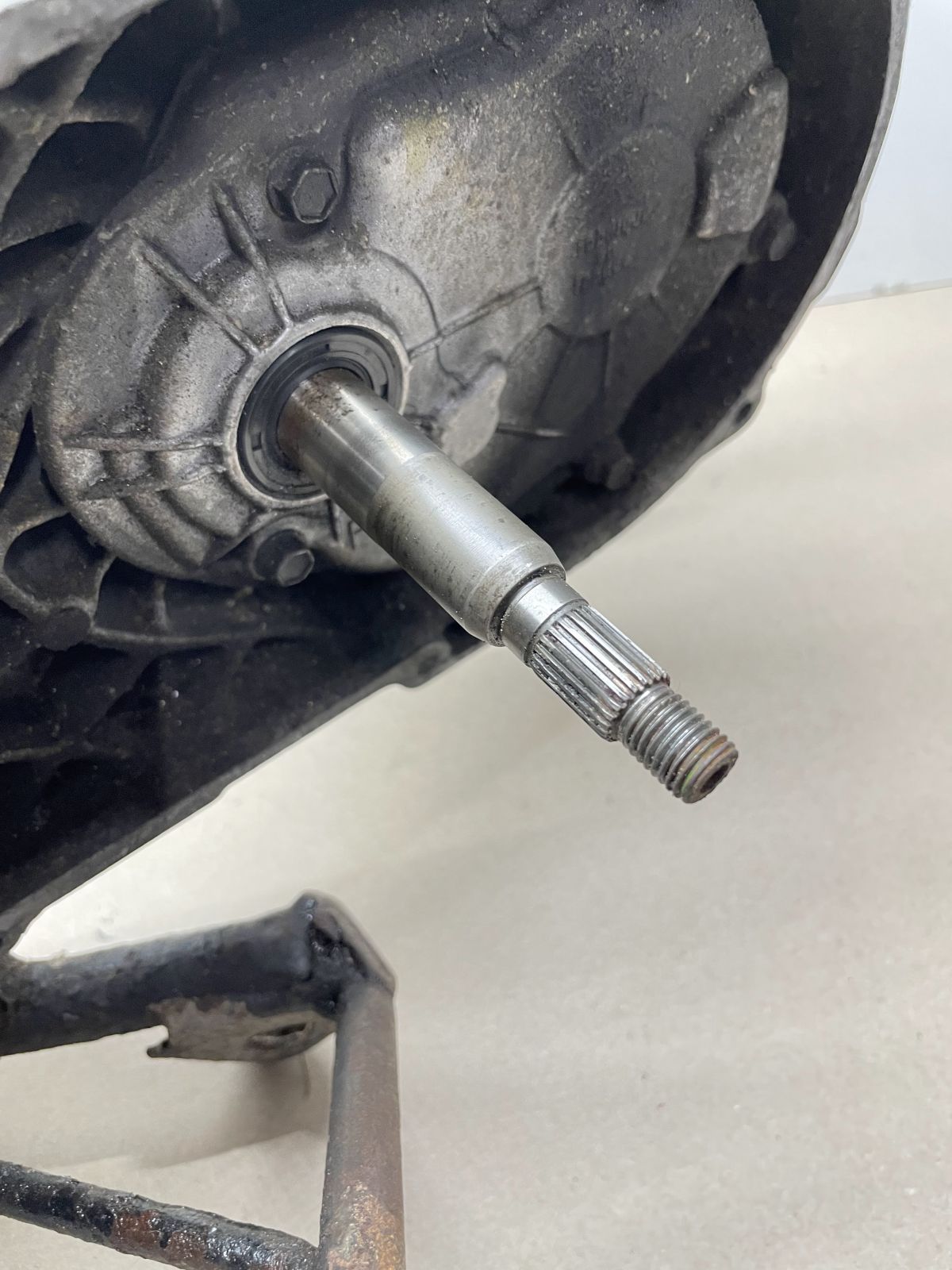 Peugeot TKR Furious 50 -  Motorblock Zylinder Getriebe Kurbelwelle Ständer (89)