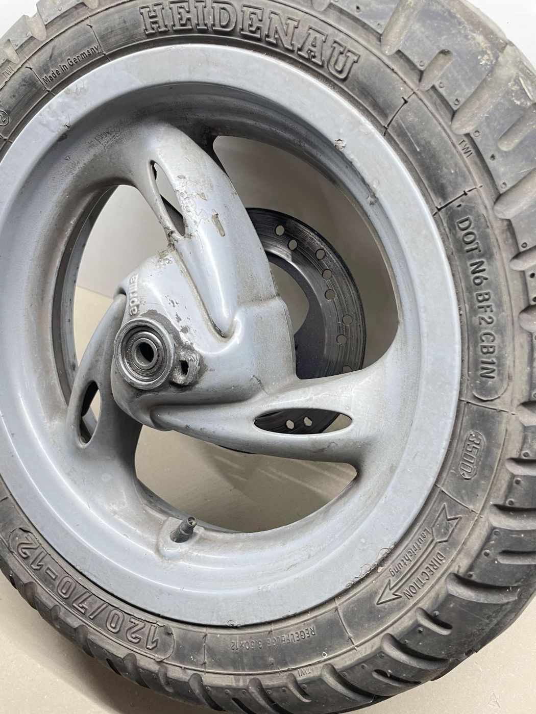 Aprilia Gulliver 50 - Vorderrad Reifen Felge vorne front wheel (102-10)