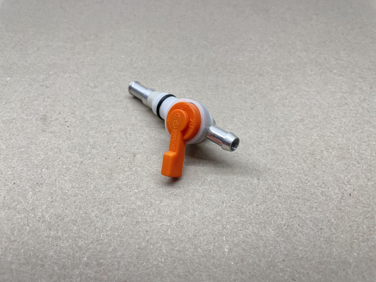 Universal Benzinhahn für 8mm Benzin Schlauch - Roller Mofa Moped NEU (94-410)