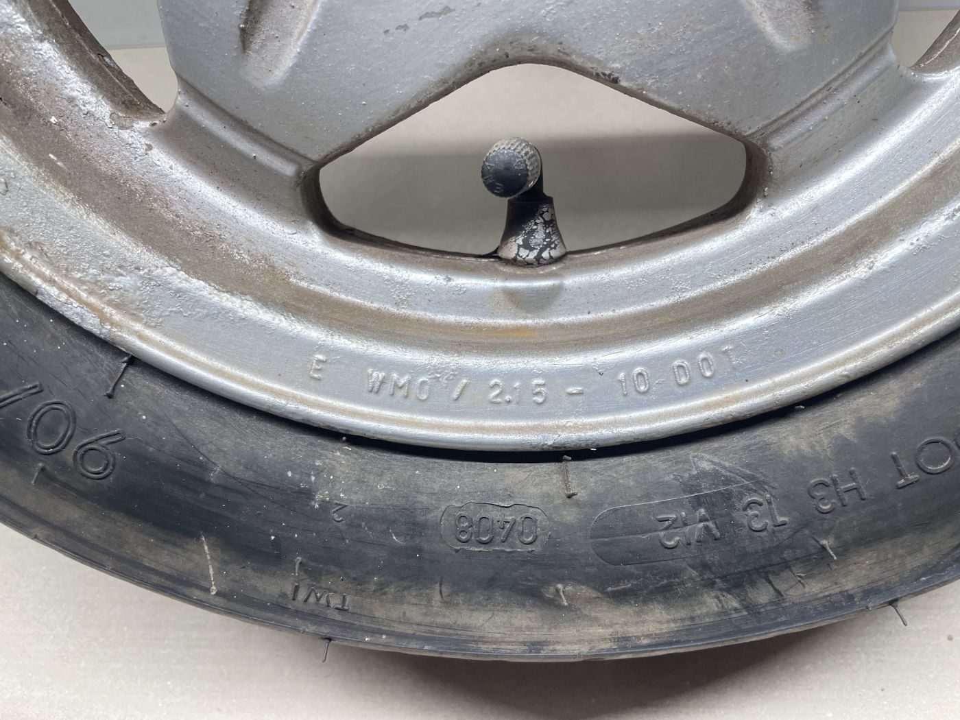 Derbi Vamos 50 - Vorderrad Reifen Felge vorne wheel (102-16)