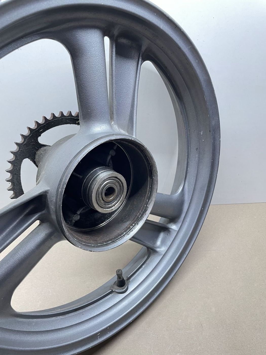 Daelim VS125  - Hinterrad J16xMT 2.5 Reifen Felge hinten wheel (118)