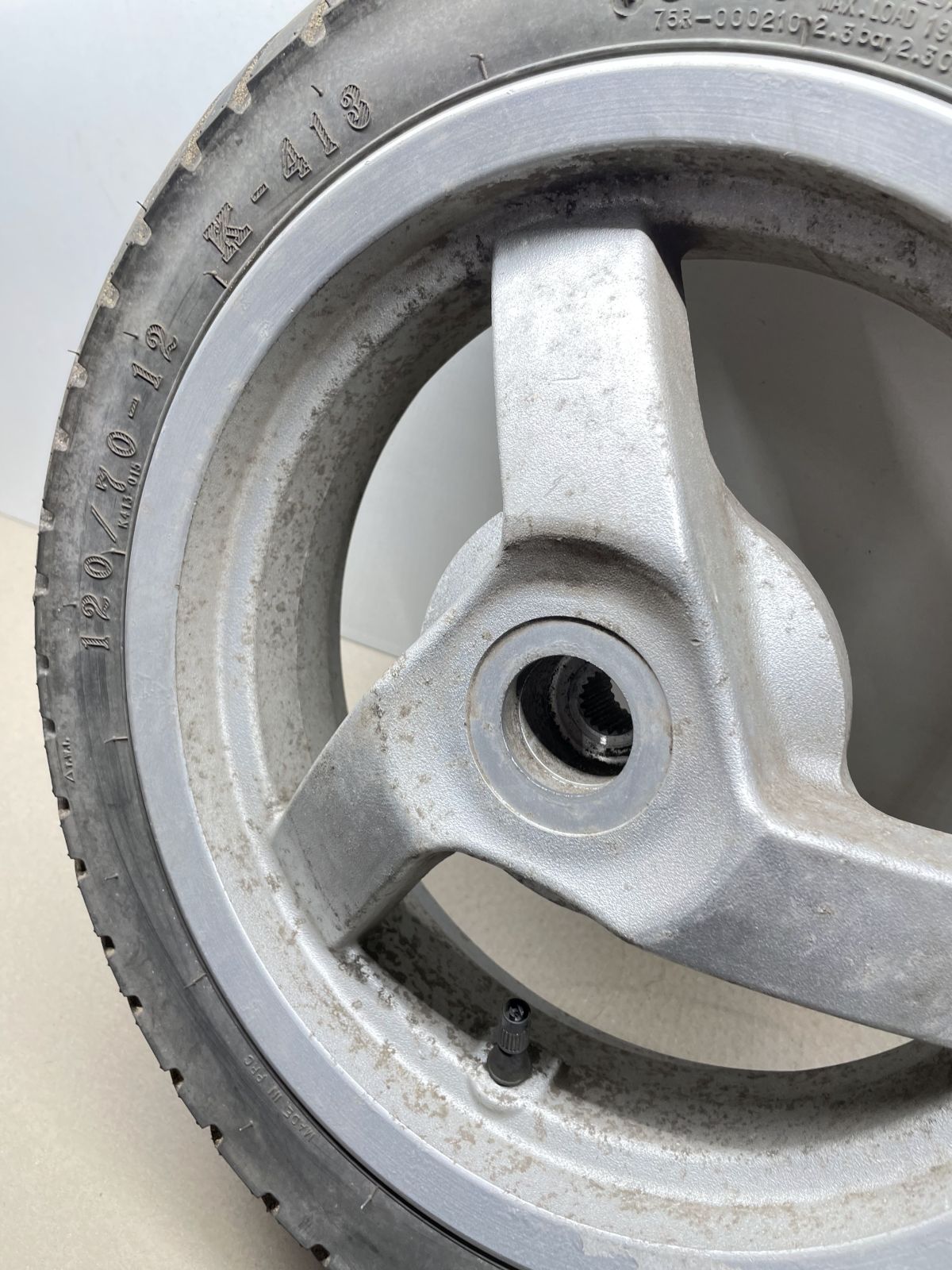 Peugeot New Vivacity 50 2T -  Hinterrad Reifen Felge hinten wheel (90)