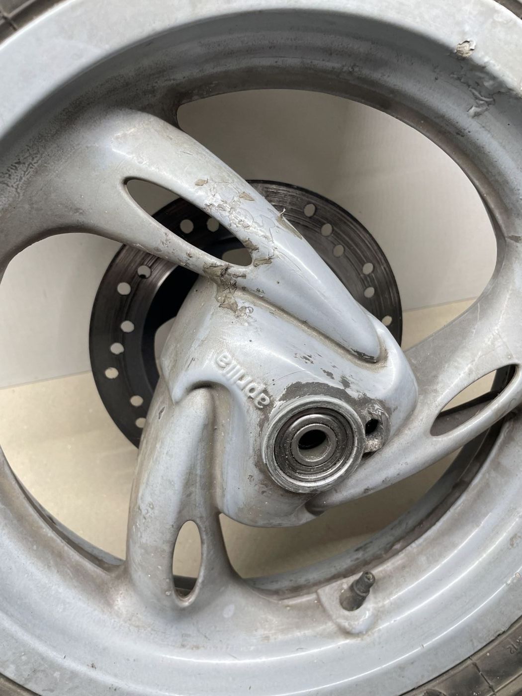 Aprilia Gulliver 50 - Vorderrad Reifen Felge vorne front wheel (102-10)