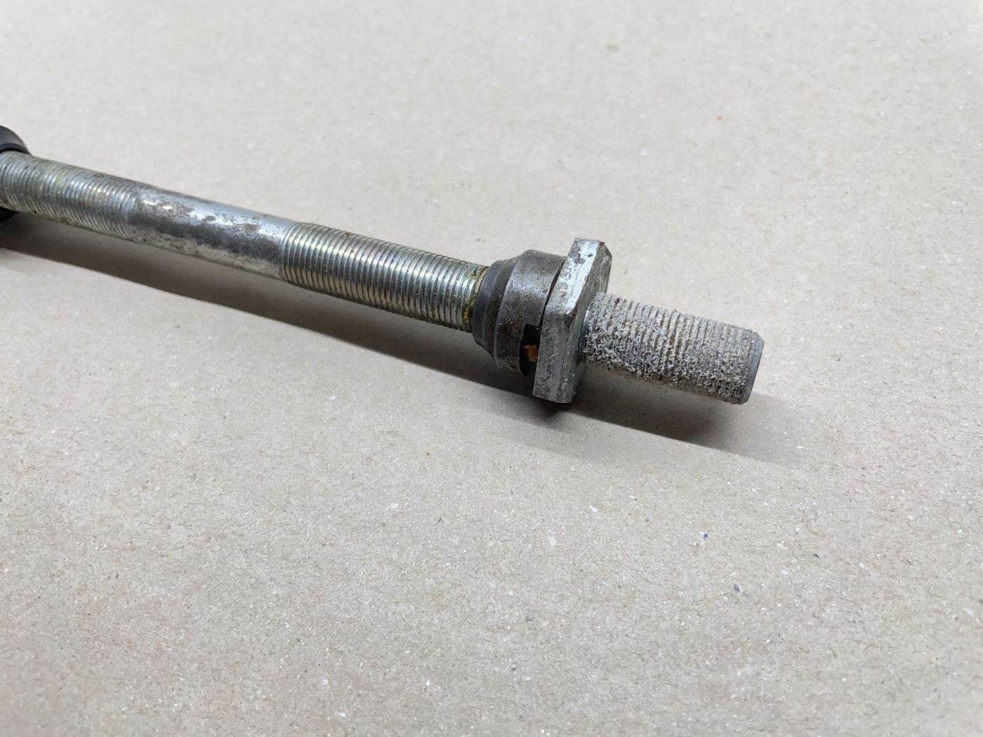 Kynast Mofa ? Hinterradachse 190mm NOS Mutter Konus Europa KML   (39-48R)