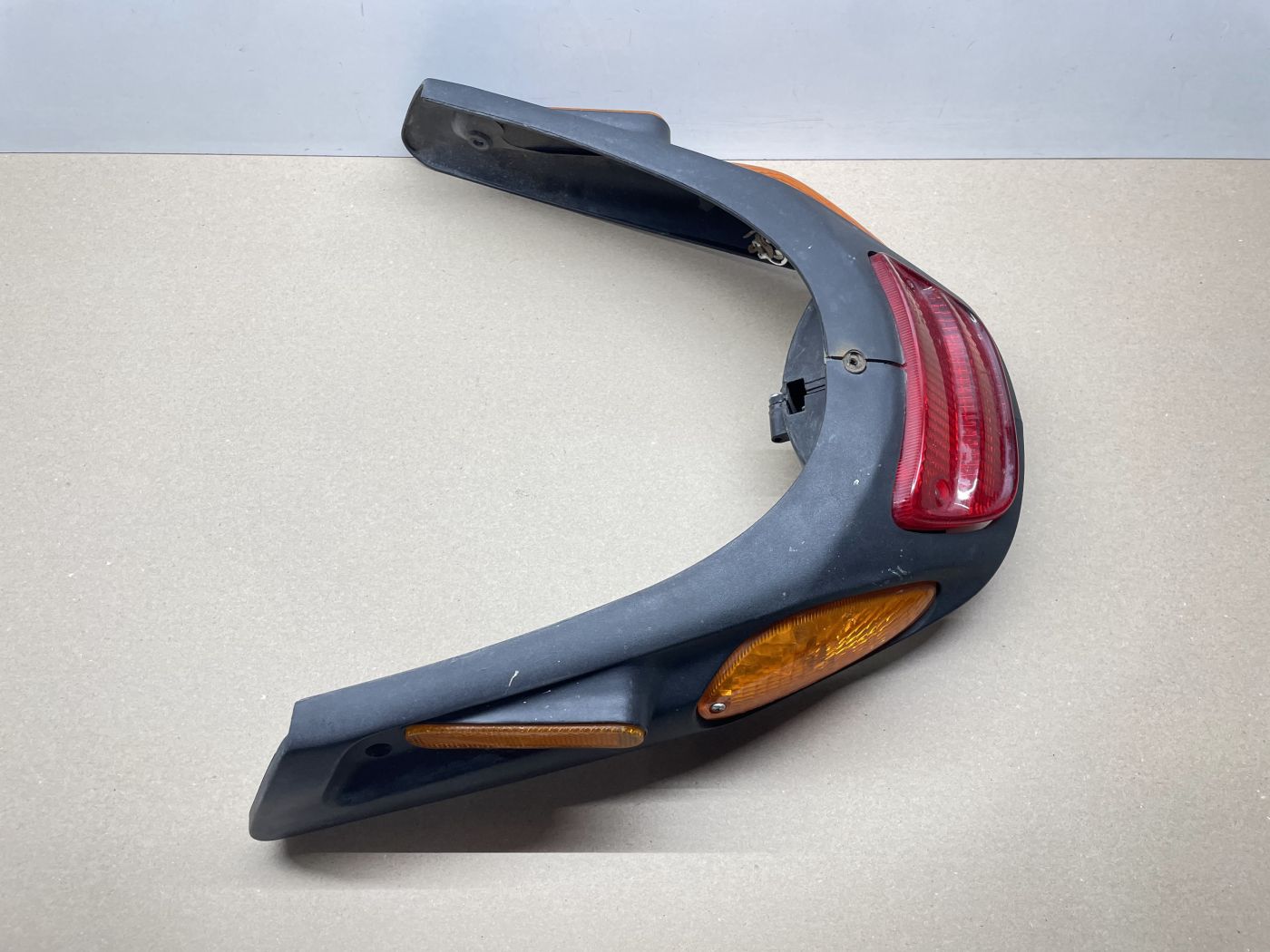 Piaggio NRG MC3  - Rücklicht Blinker Verkleidung hinten Heck Abdeckung  (111)