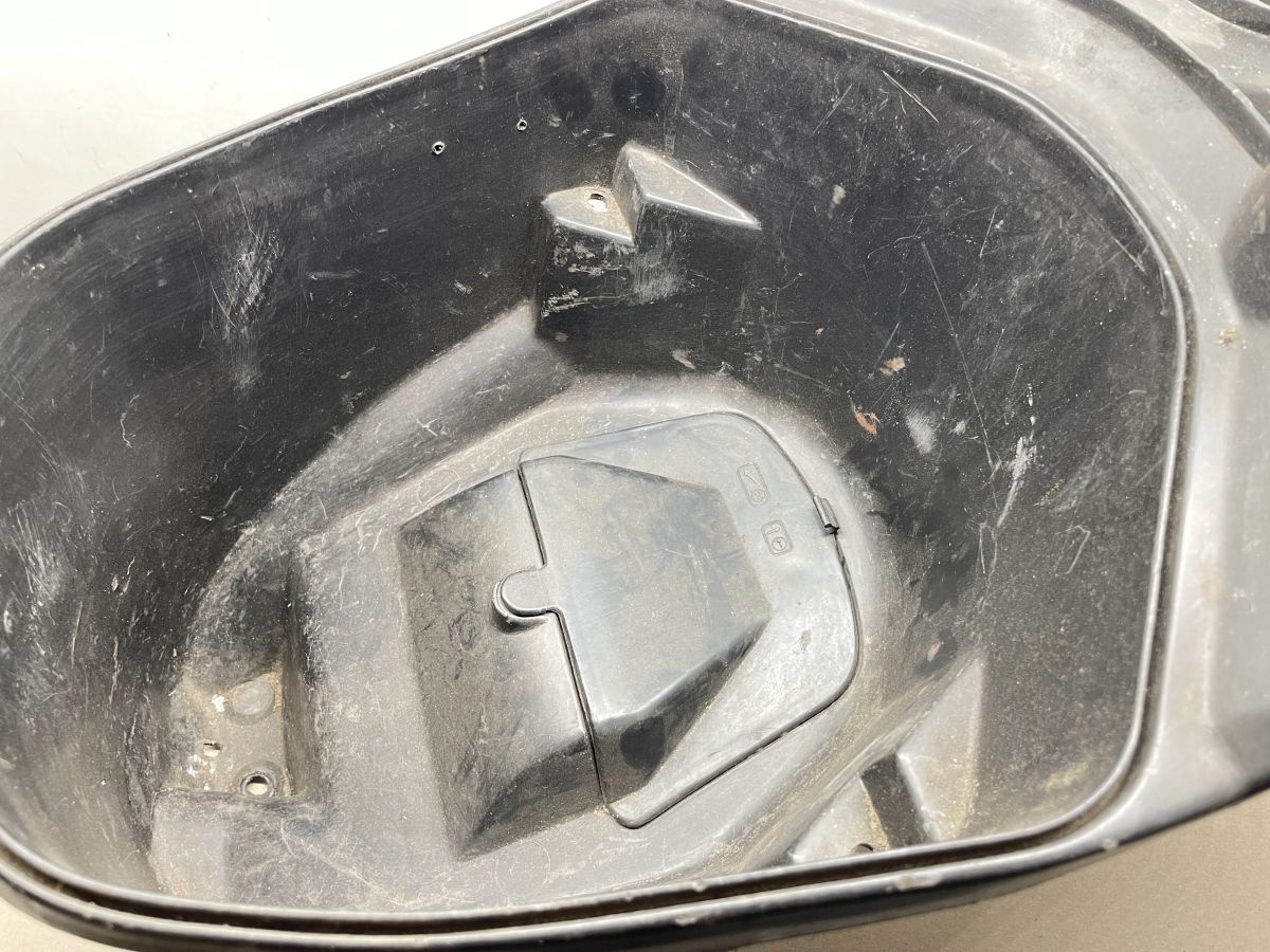 Peugeot TKR Furious 50 - original Helmfach Staufach Verkleidung (89)
