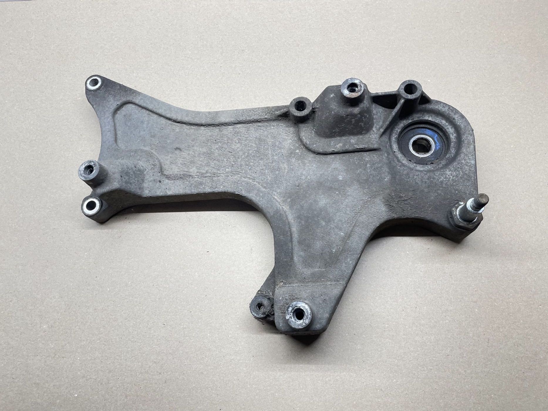 Piaggio Beverly 125 - Motorhalterung Auspuffhalterung Schwinge (110)
