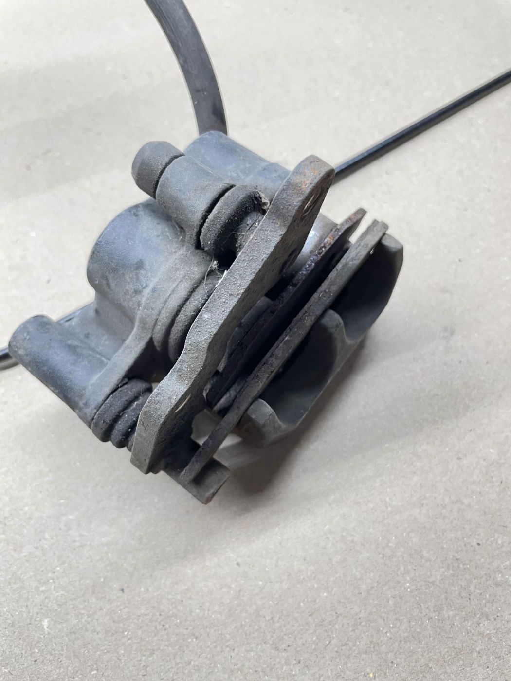 Piaggio Beverly 125 - Bremse hinten Bremszange Bremsleitung brake (110)