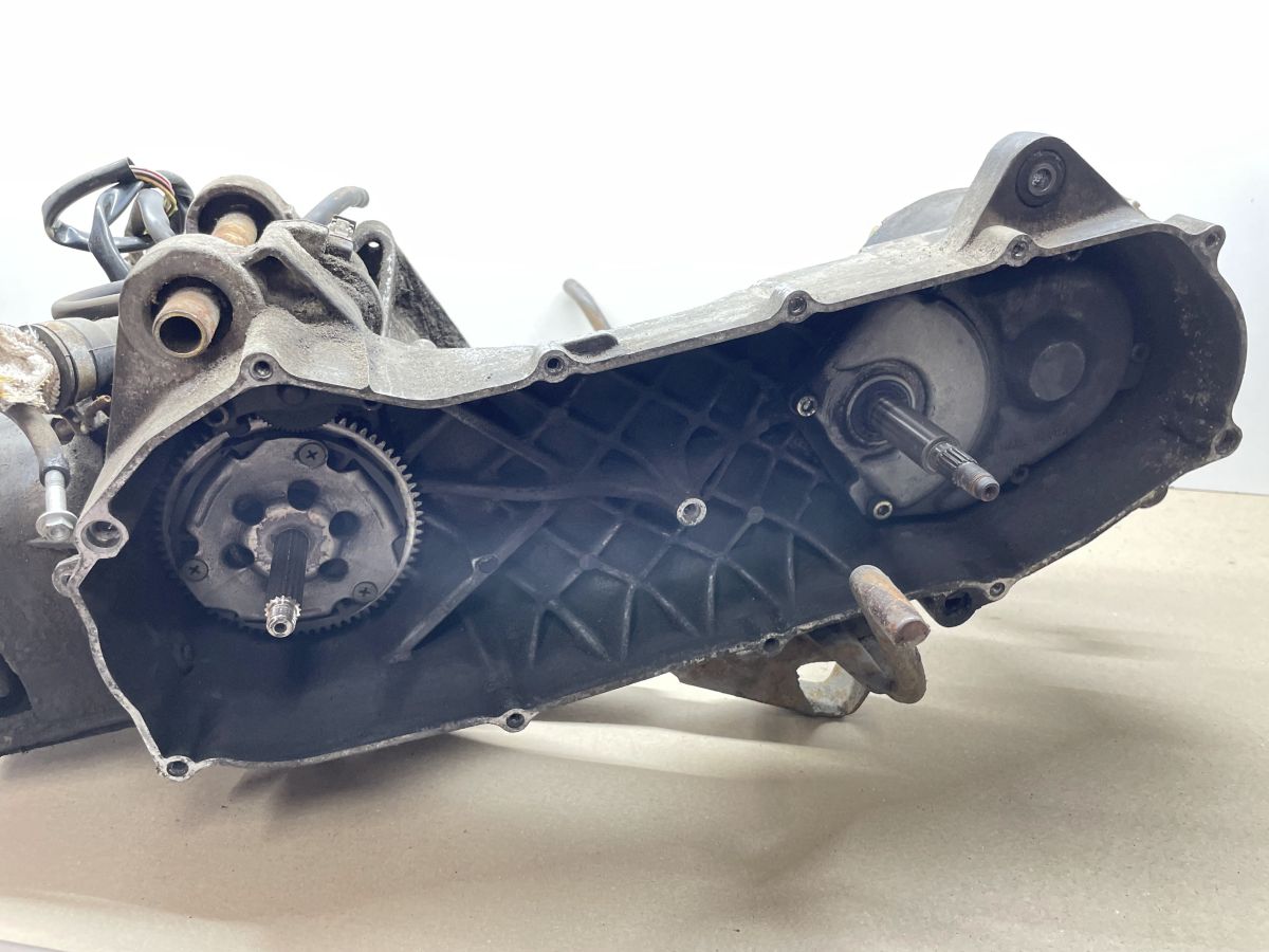 Aprilia Gulliver 50 - Motorblock Kurbelwelle Zylinder Getriebe Ständer (76)