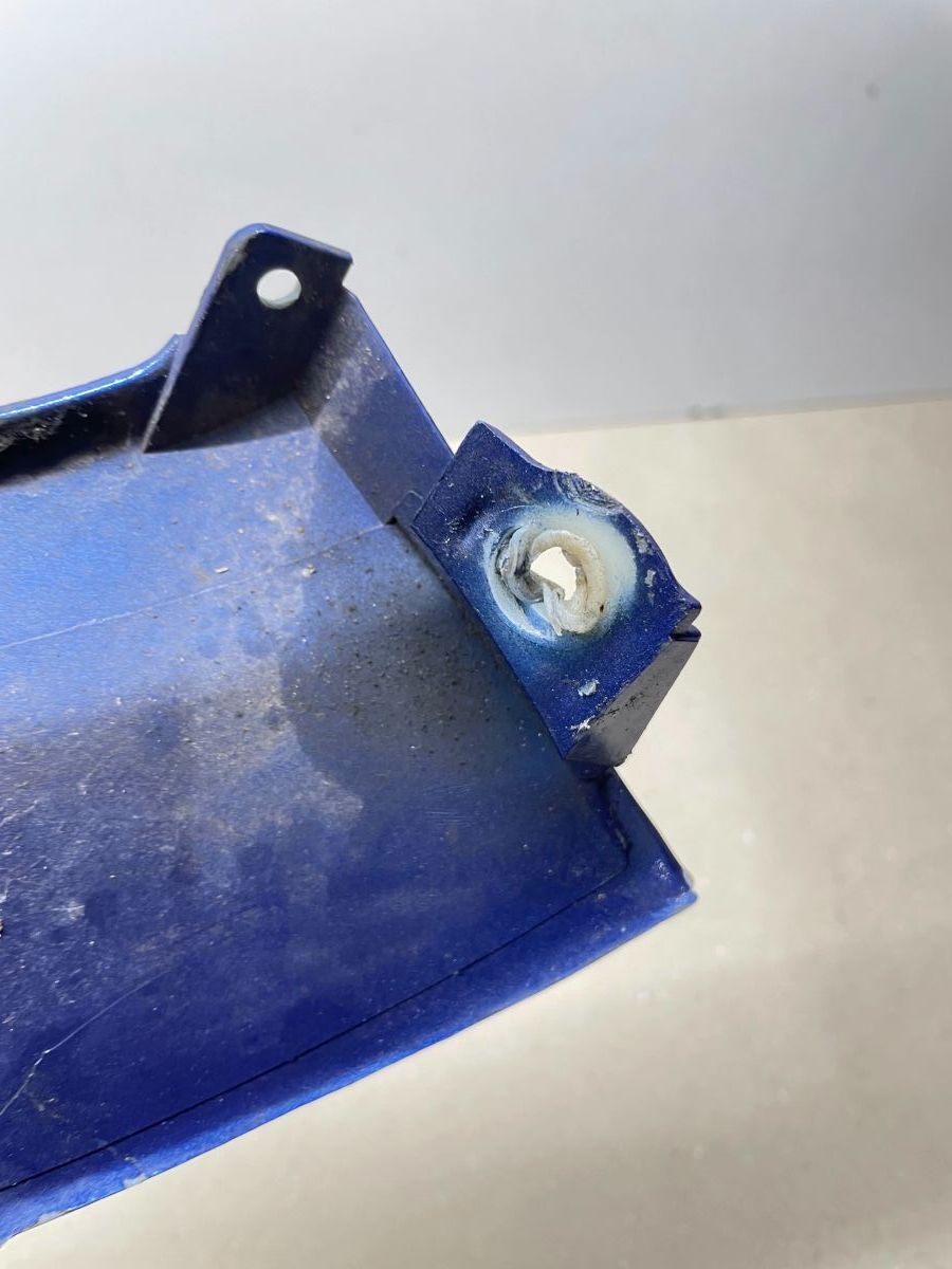 Piaggio Sfera RST 50 - Seitenteil rechts Verkleidung Abdeckung Sitzbank (102-7)