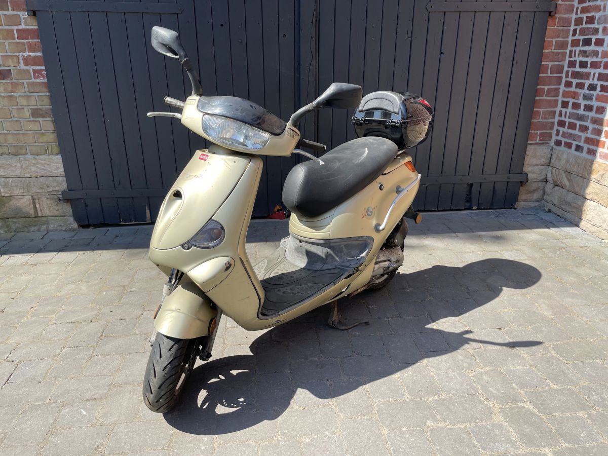 Aprilia Gulliver 50 - Front Verkleidung vorne Abdeckung fairing (76)