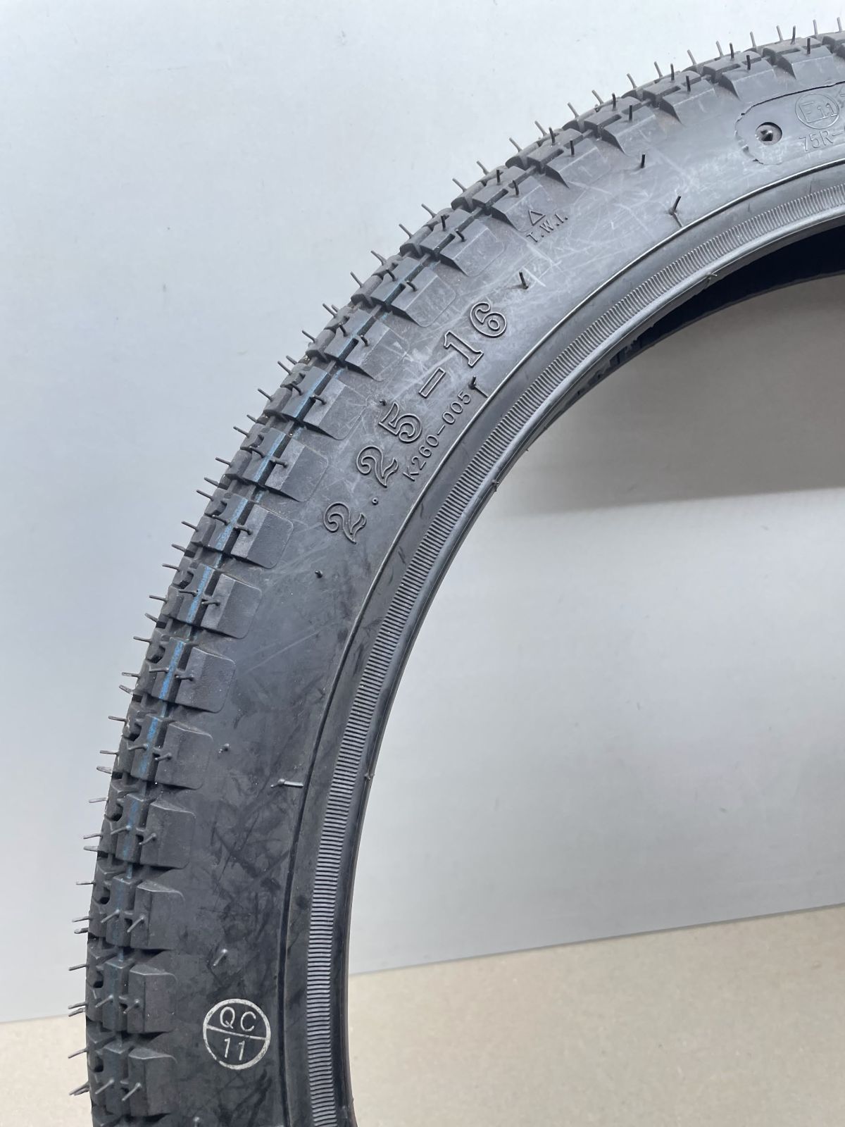 Kenda Reifen K260 4PR TT 2.25 -16 31L Mantel Mofa Hercules KTM Zündapp (94-R14)