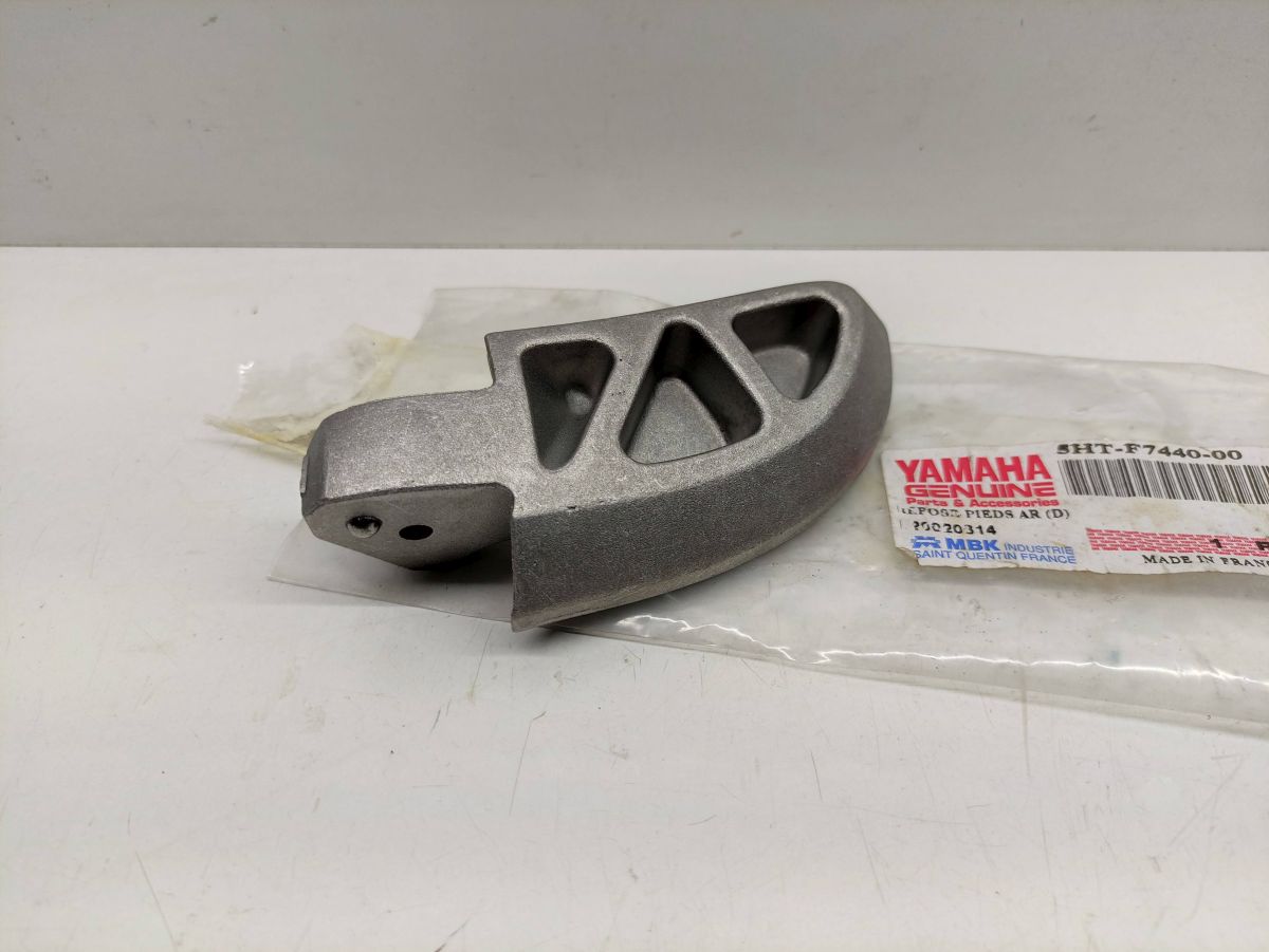 Yamaha Maxster XQ 125 150  - original Fußraste Fussraste rechts NEU! (38-2)