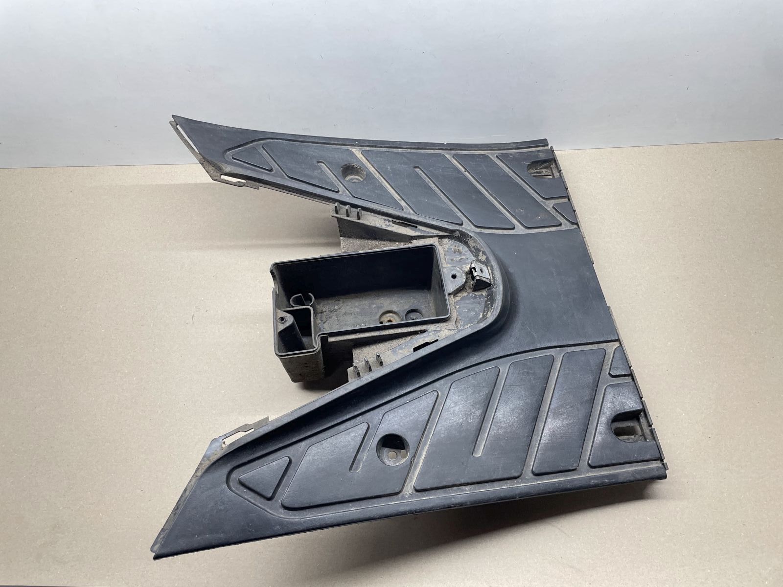 Suzuki AP 50 - Trittbrett Fußablage Verkleidung Abdeckung fairing (62-4)