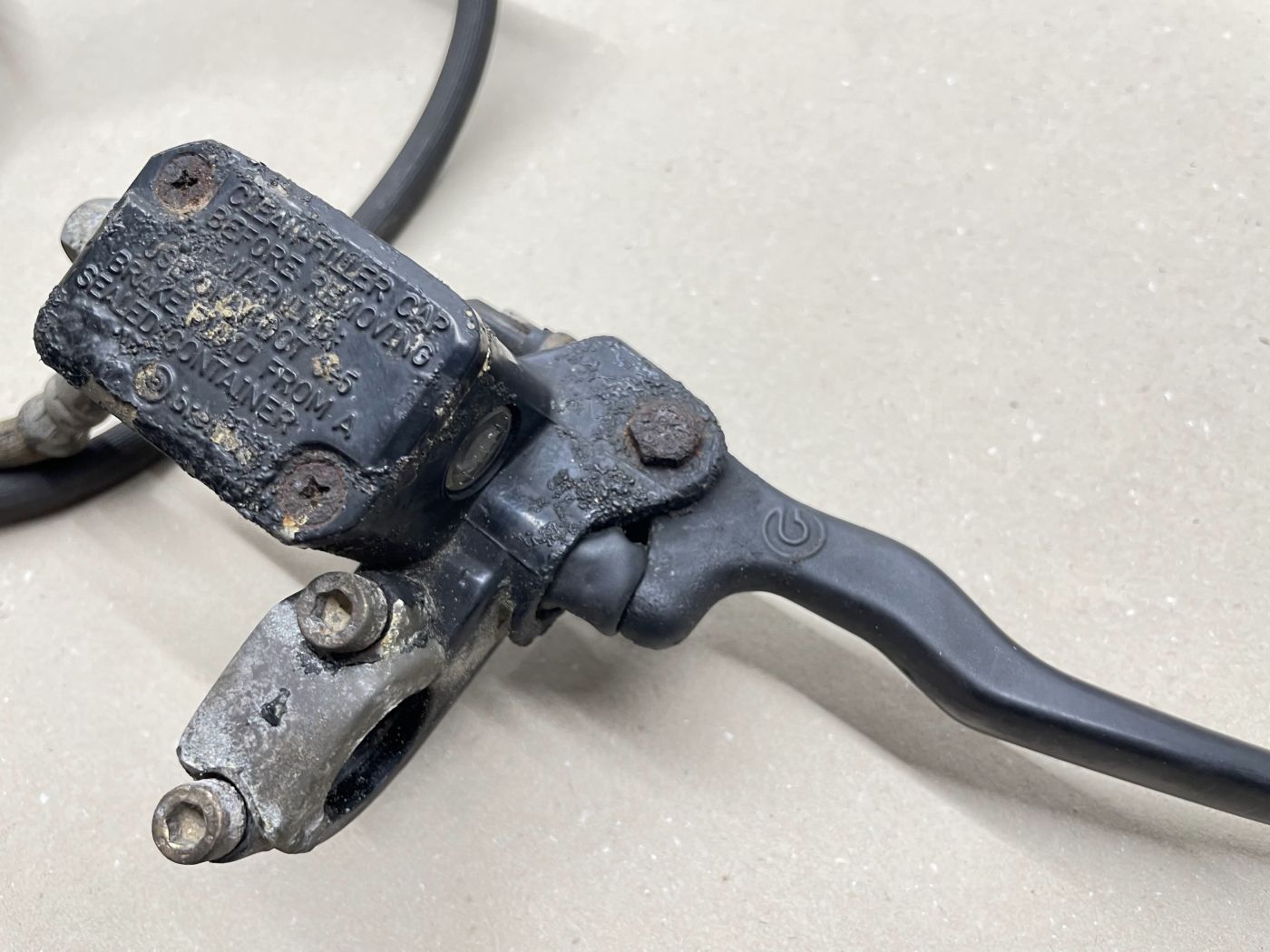Aprilia Gulliver 50 - Bremse vorne Bremspumpe Bremszange Bremsleitung (102-10)