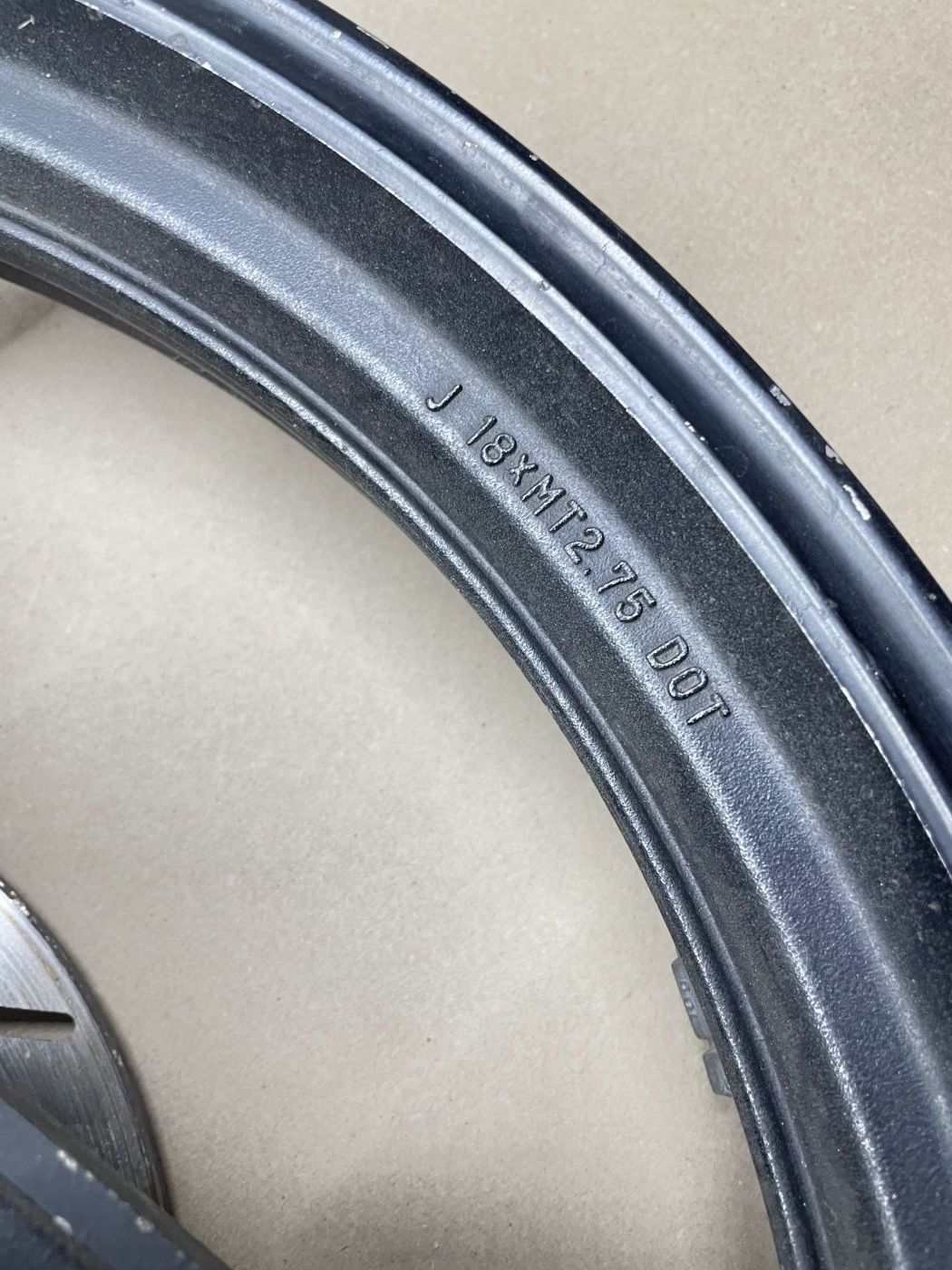 Yamaha FZ 400 FZ 600 - Felge hinten 18 X 2.75 R-37 Hinterrad Reifen Felge (118-V)