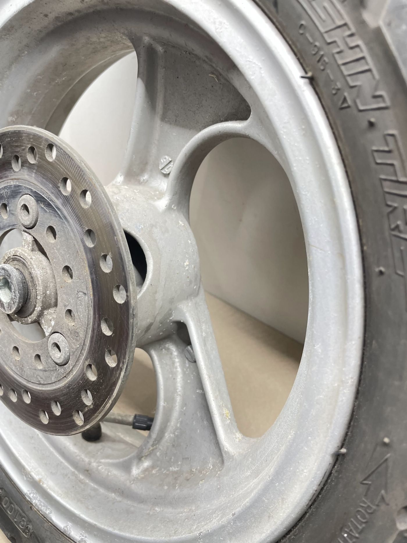 Kymco KB 50  - Vorderrad Reifen Felge vorne wheel (117)