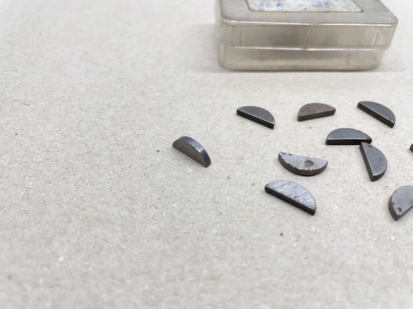 10x Scheibenfeder Halbmond 2x5mm NOS Polrad Kurbelwelle ILO G50 Piano Motor (39-54)