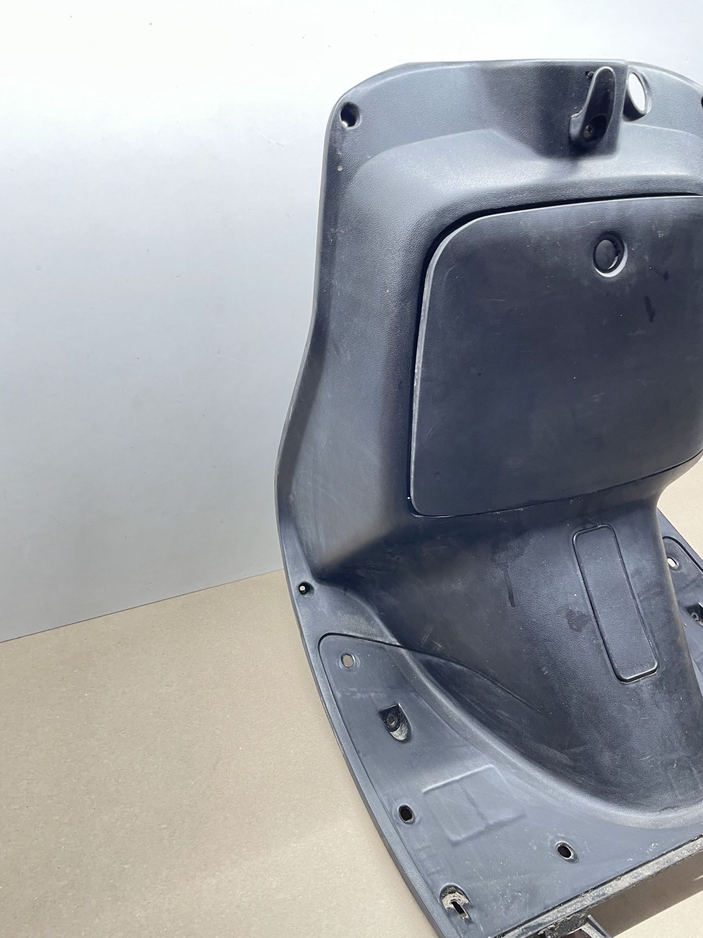 Kymco KB 50  - Beinschild Verkleidung Innenraum Abdeckung fairing (117)