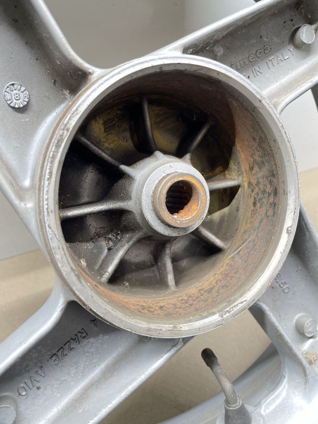 Malaguti F15 - Hinterrad Reifen Felge hinten wheel (109-38)