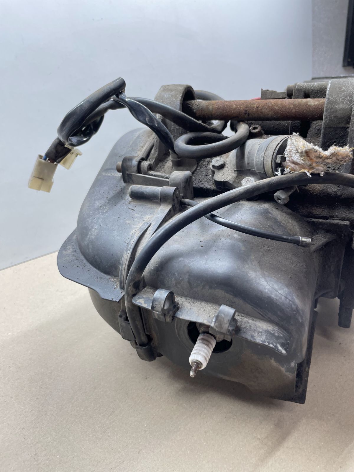 Aprilia Gulliver 50 - Motorblock Kurbelwelle Zylinder Getriebe Ständer (76)