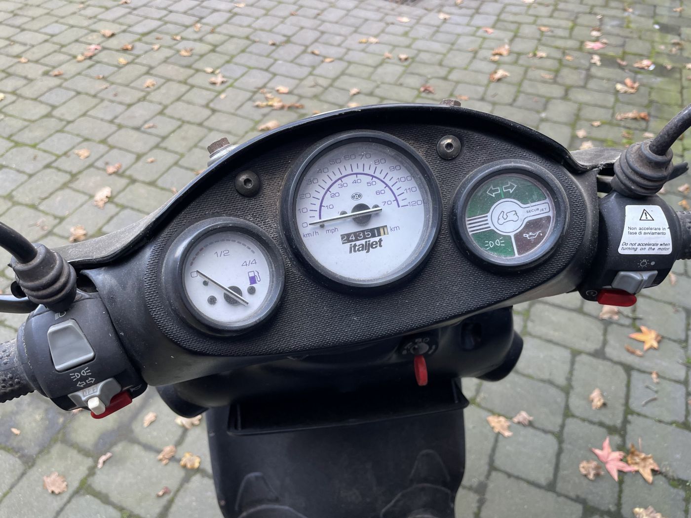 Italjet Formula 50 - Tacho Benzinstandanzeige Blinker Licht Öl Tachowelle (102-13)