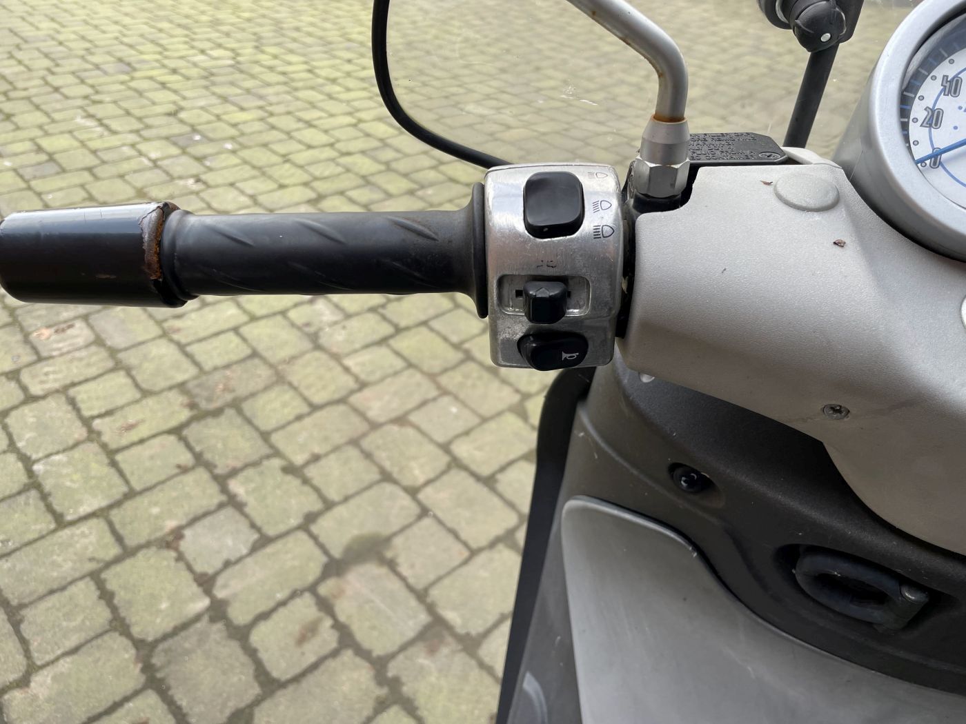 Piaggio Beverly 125 - Lenkerschalter Lichtschalter Hupe Blinker  (110)