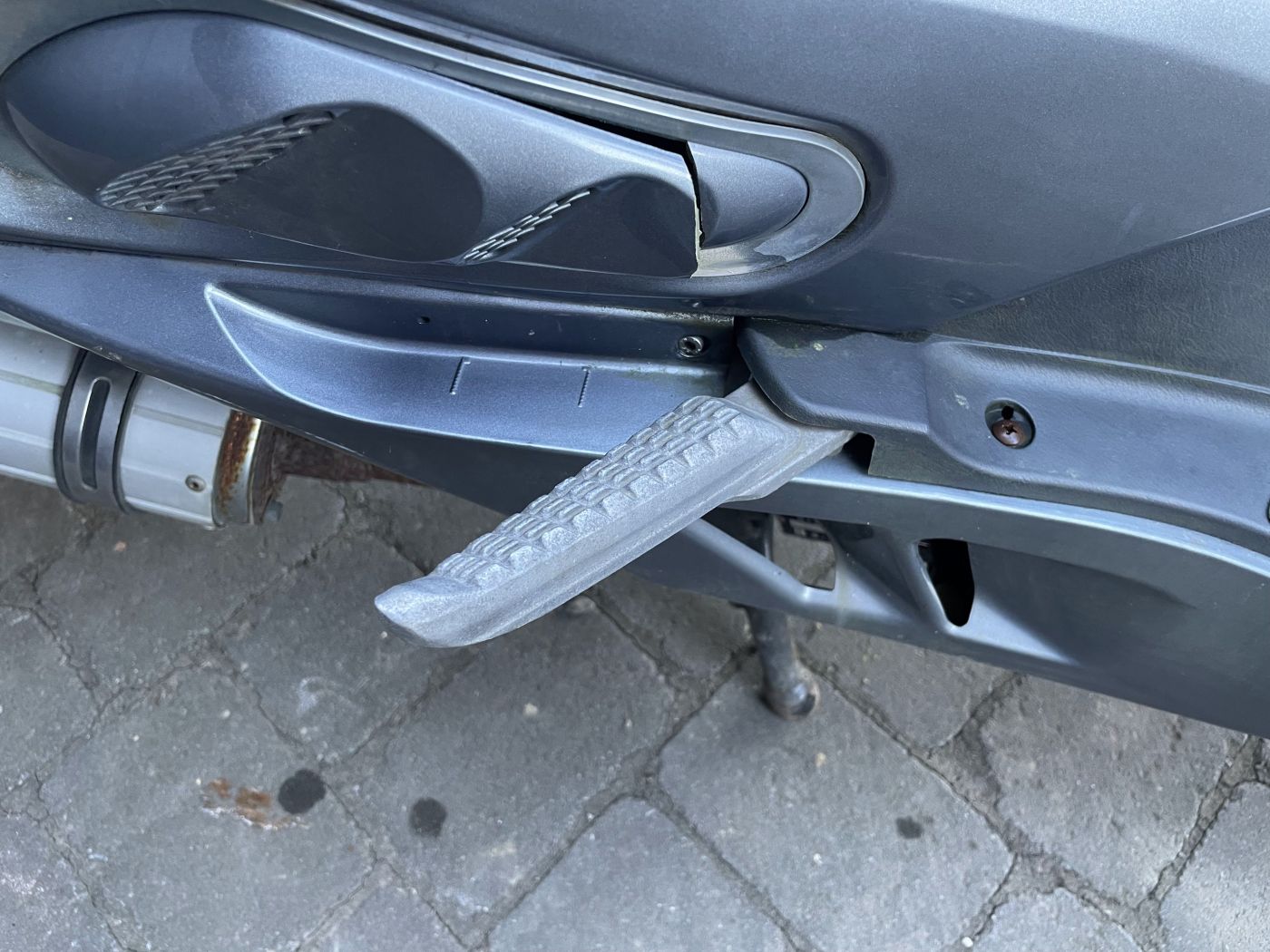 Jonway YY125T Rallox Ranger -  Fußraste links rechts Fußablage Sozius  (116)