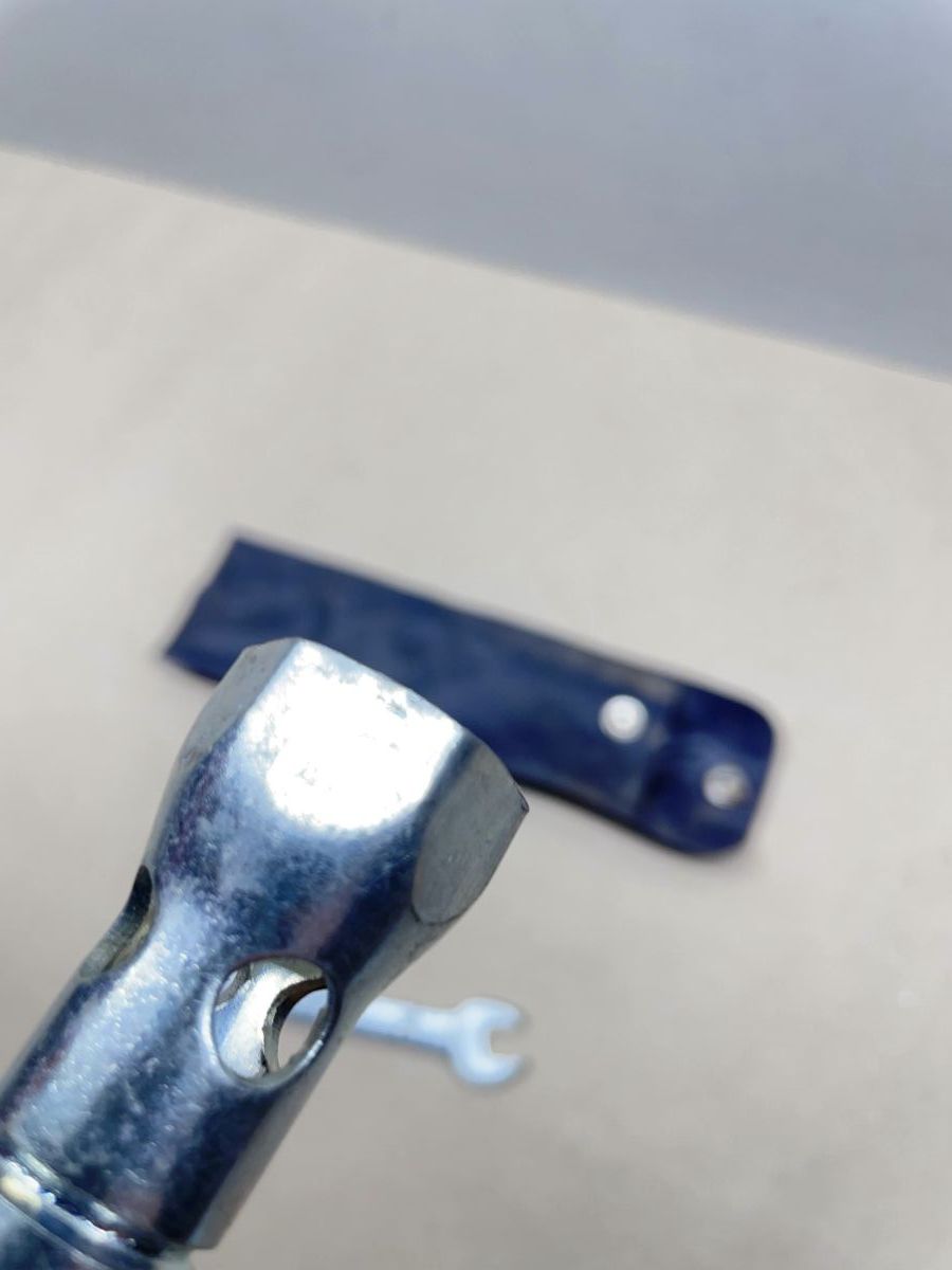 Kymco Spacer, KB, DJ etc.  ORIGINAL Bordwerkzeug Maulschlüssel Zündkerze (102-5)