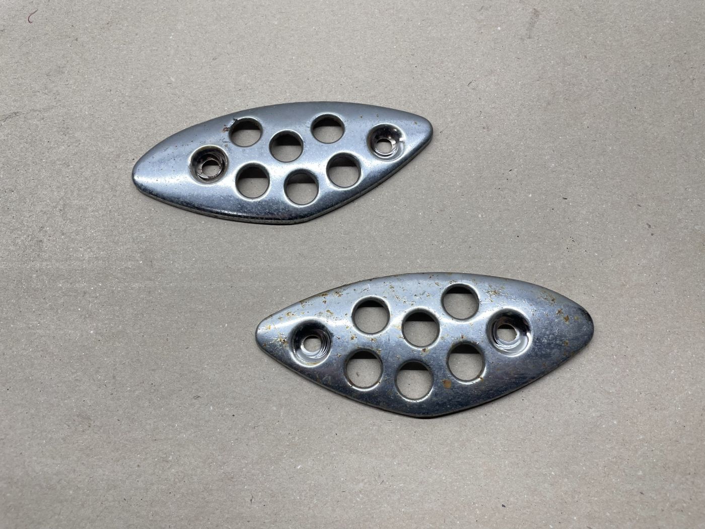 Ering / Baotian BT49QT-7  Verkleidung Fußraste Abdeckung Fußablage (102-14)